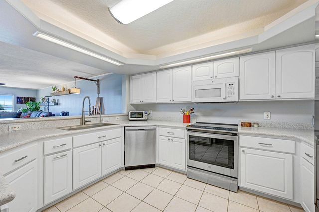 3360 S Atlantic Avenue 304, Cocoa Beach, FL 32931