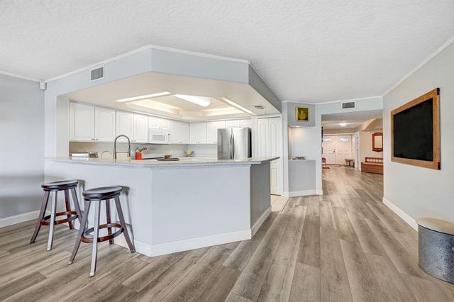3360 S Atlantic Avenue 304, Cocoa Beach, FL 32931