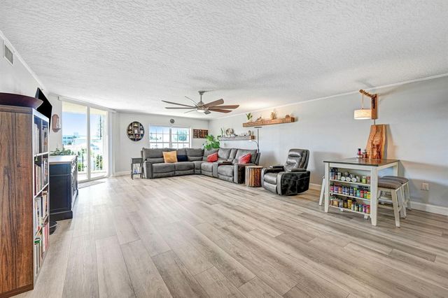 3360 S Atlantic Avenue 304, Cocoa Beach, FL 32931