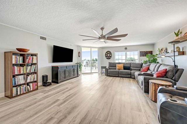 3360 S Atlantic Avenue 304, Cocoa Beach, FL 32931