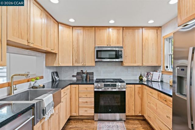 2703 Mathews St, Berkeley, CA 94702