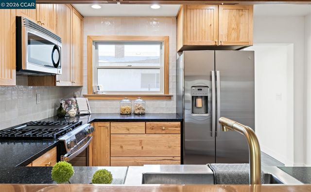 2703 Mathews St, Berkeley, CA 94702