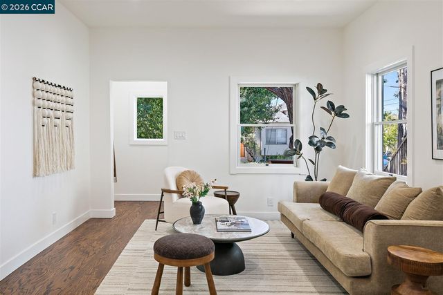 2703 Mathews St, Berkeley, CA 94702