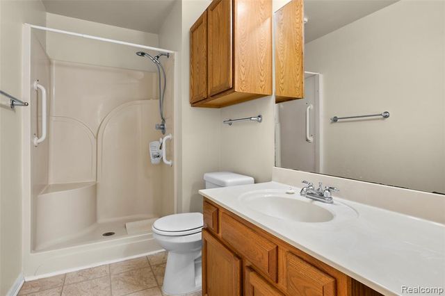 4911 Oak Hill Drive 3, Waterford, MI 48329