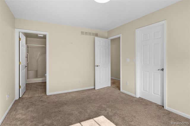 4911 Oak Hill Drive 3, Waterford, MI 48329