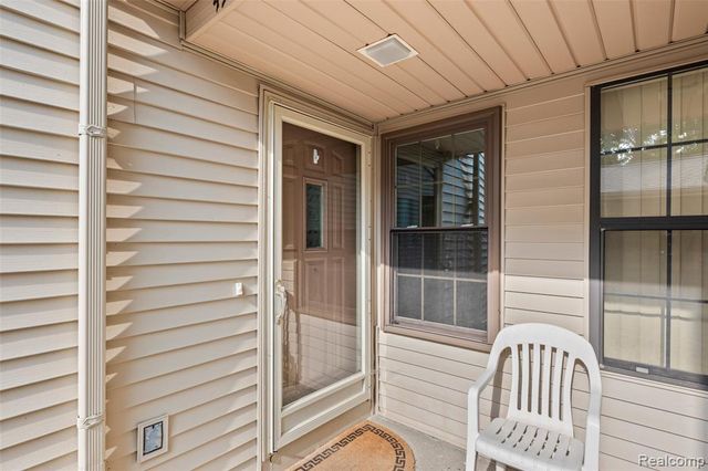 4911 Oak Hill Drive 3, Waterford, MI 48329