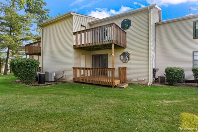 4911 Oak Hill Drive 3, Waterford, MI 48329