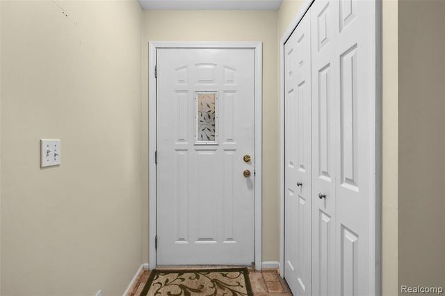 4911 Oak Hill Drive 3, Waterford, MI 48329