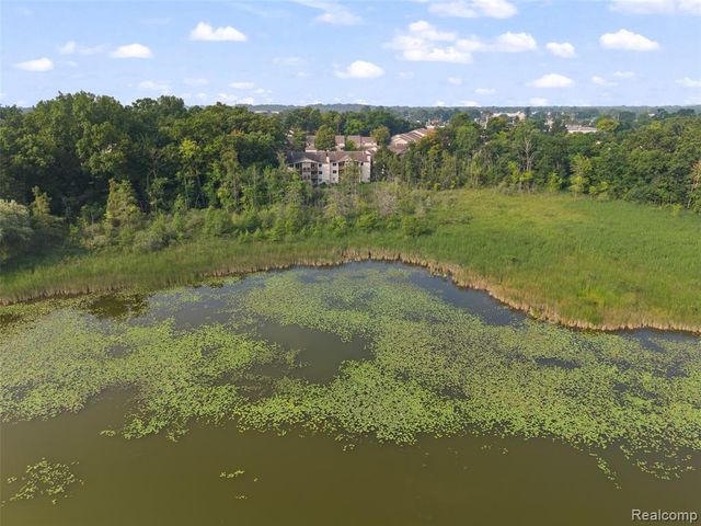 4911 Oak Hill Drive 3, Waterford, MI 48329