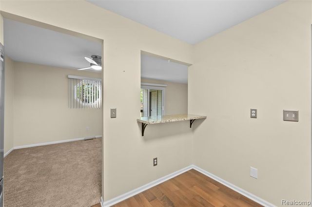 4911 Oak Hill Drive 3, Waterford, MI 48329