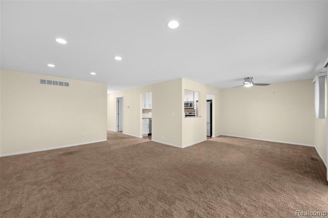 4911 Oak Hill Drive 3, Waterford, MI 48329