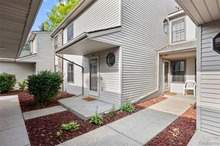 4911 Oak Hill Drive 3, Waterford, MI 48329