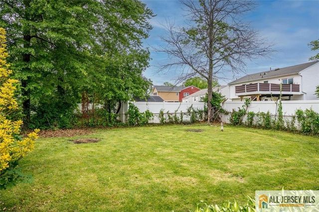 42 Hyde Avenue, Iselin, NJ 08830