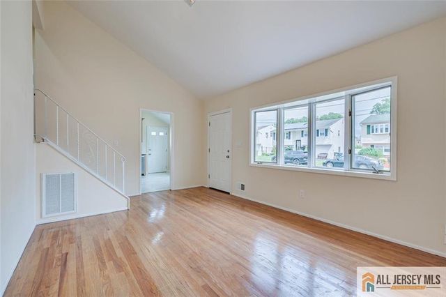 42 Hyde Avenue, Iselin, NJ 08830