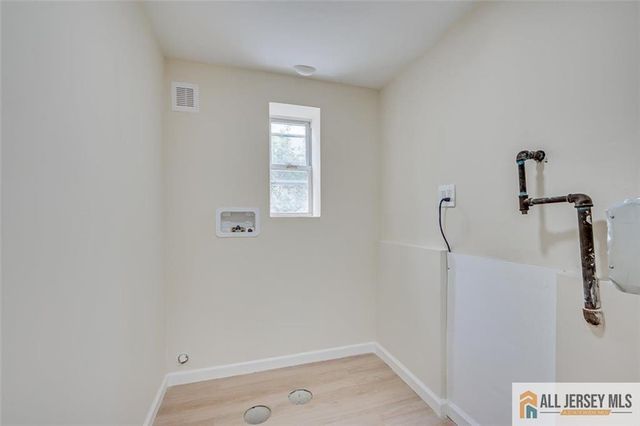 42 Hyde Avenue, Iselin, NJ 08830