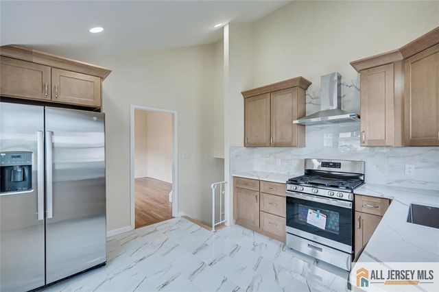 42 Hyde Avenue, Iselin, NJ 08830