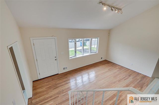 42 Hyde Avenue, Iselin, NJ 08830