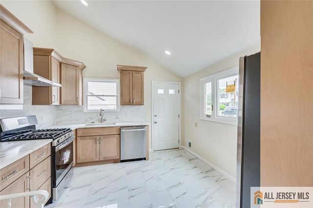 42 Hyde Avenue, Iselin, NJ 08830