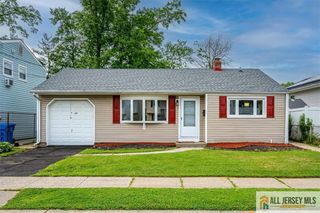 42 Hyde Avenue, Iselin, NJ 08830