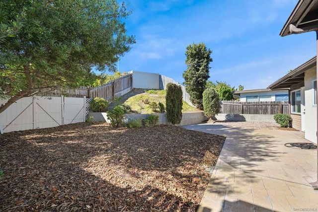 4758 Westridge Dr, Oceanside, CA 92056