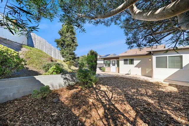 4758 Westridge Dr, Oceanside, CA 92056