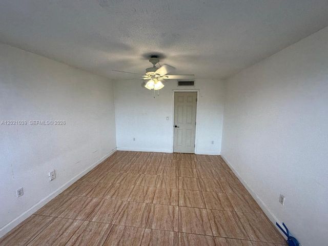 1470 NE 125th Ter 412, North Miami, FL 33161