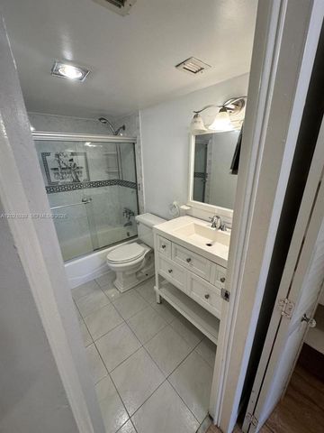 1470 NE 125th Ter 412, North Miami, FL 33161
