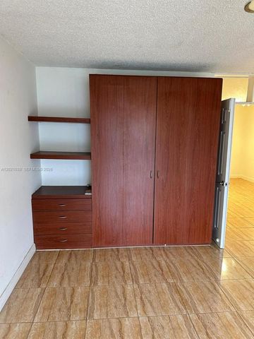 1470 NE 125th Ter 412, North Miami, FL 33161