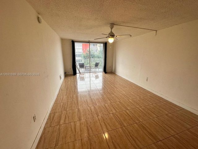 1470 NE 125th Ter 412, North Miami, FL 33161