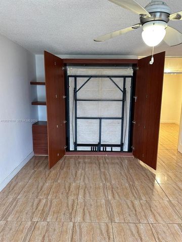 1470 NE 125th Ter 412, North Miami, FL 33161