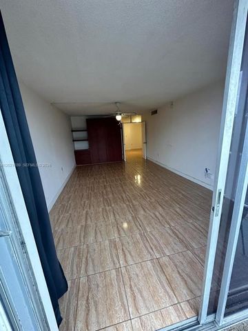 1470 NE 125th Ter 412, North Miami, FL 33161