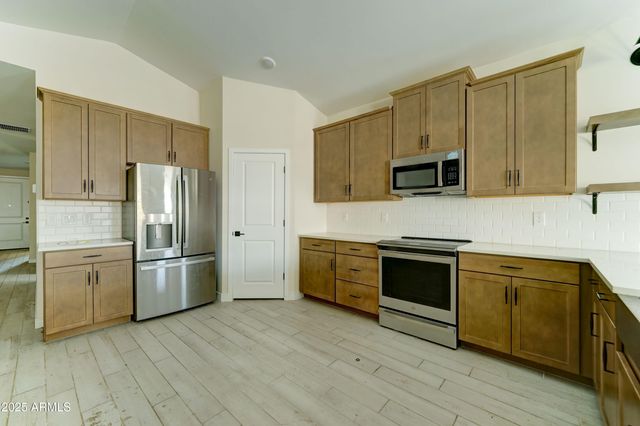 7926 W FRIER Drive, Glendale, AZ 85303