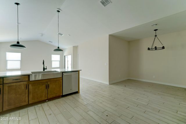 7926 W FRIER Drive, Glendale, AZ 85303