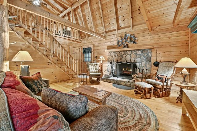 1048 Laurel Trail, Ellijay, GA 30536