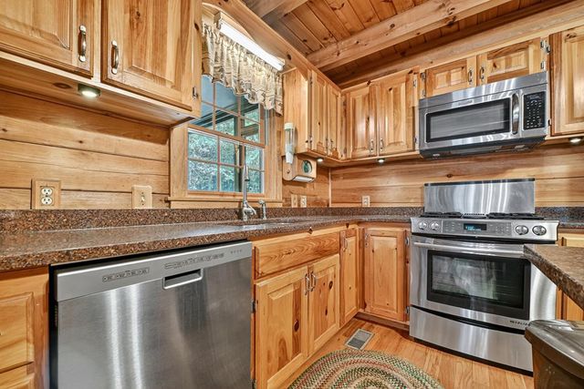 1048 Laurel Trail, Ellijay, GA 30536