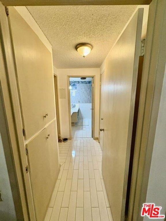 Image 11 of property listing at 26833 Avenue Of The Oaks A, Newhall, CA 91321