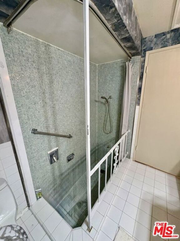Image 14 of property listing at 26833 Avenue Of The Oaks A, Newhall, CA 91321