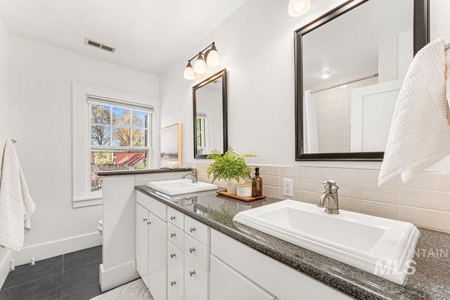 915 N 17th St, Boise, ID 83702