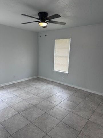 5729 Flynn Pkwy, Corpus Christi, TX 78413