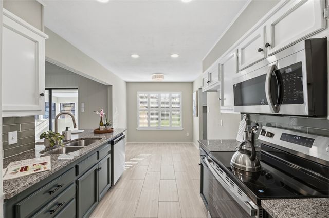 1721 S Timber Court, Benbrook, TX 76126