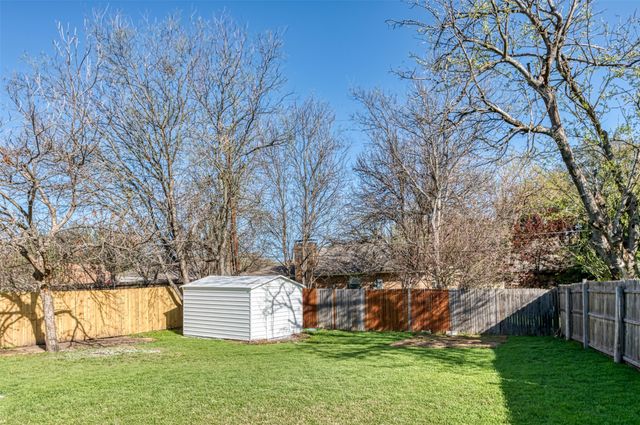 1721 S Timber Court, Benbrook, TX 76126