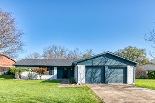 1721 S Timber Court, Benbrook, TX 76126