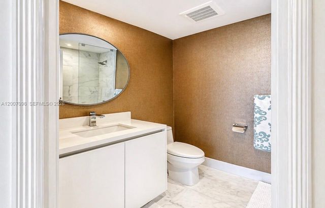 1 Collins Ave 606, Miami Beach, FL 33139