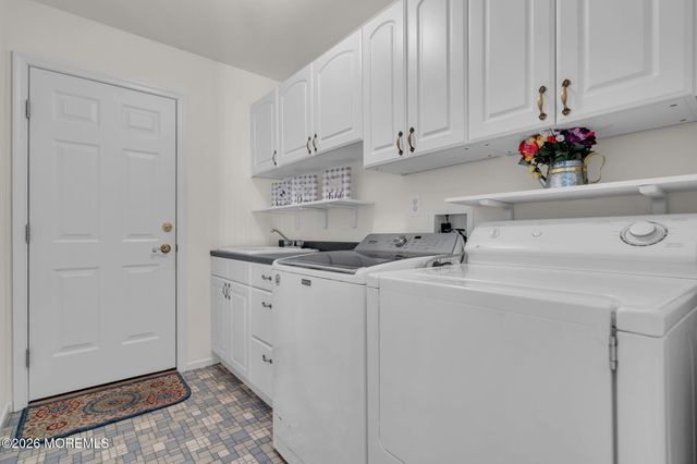 220 Mizzen Avenue, Manahawkin, NJ 08050