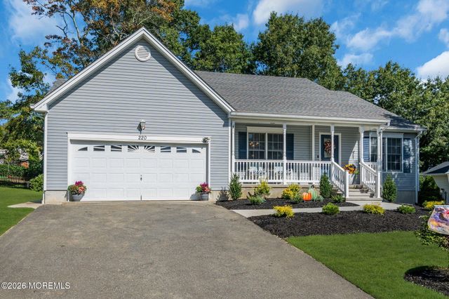 220 Mizzen Avenue, Manahawkin, NJ 08050