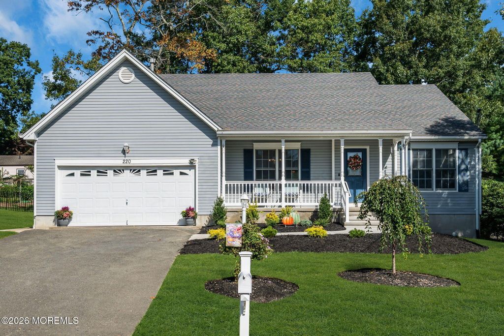 220 Mizzen Avenue, Manahawkin, NJ 08050