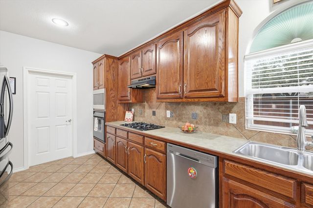 2321 Bear Run Road, Arlington, TX 76001