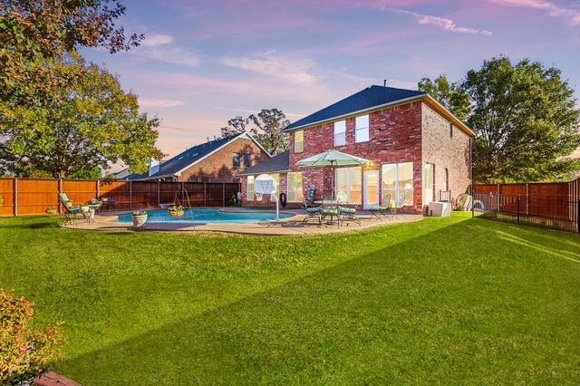 2321 Bear Run Road, Arlington, TX 76001