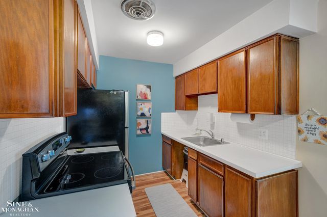 20852 Wildwood Drive, Harper Woods, MI 48225