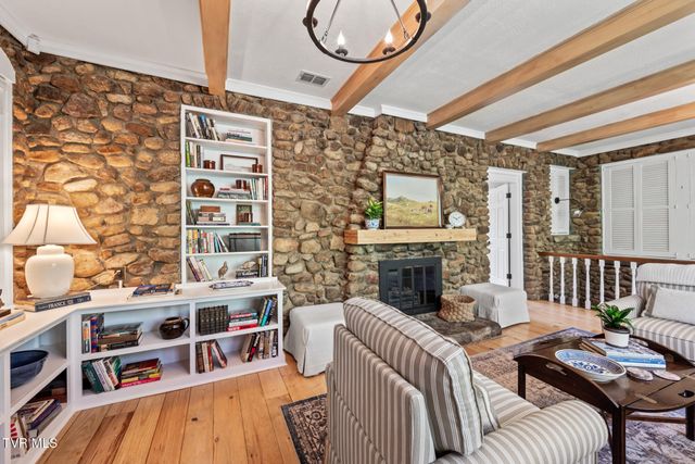 1910 Riverside Road, Bristol, TN 37620